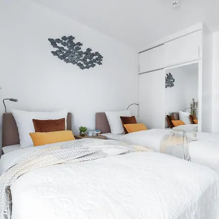 Hamptons 1 Og, Balkon, Tiefgarage アパート