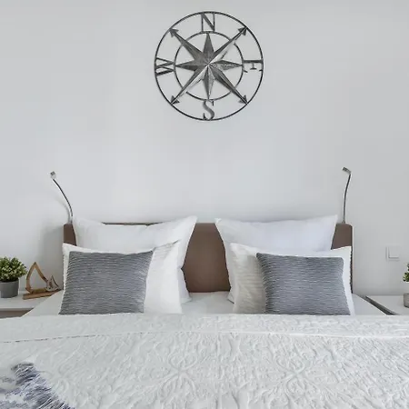 Hamptons 1 Og, Balkon, Tiefgarage オルペニッツ